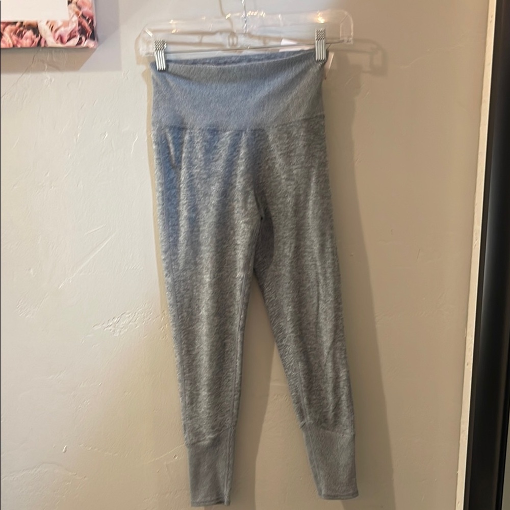 ALO Yoga Gray Leggings with Tapered Design